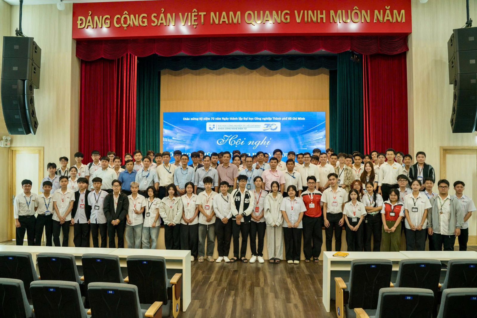 HỘI NGHỊ ĐỐI THOẠI GIỮA LÃNH ĐẠO ĐƠN VỊ VỚI SINH VIÊN KHOA CÔNG NGHỆ ĐIỆN TỬ